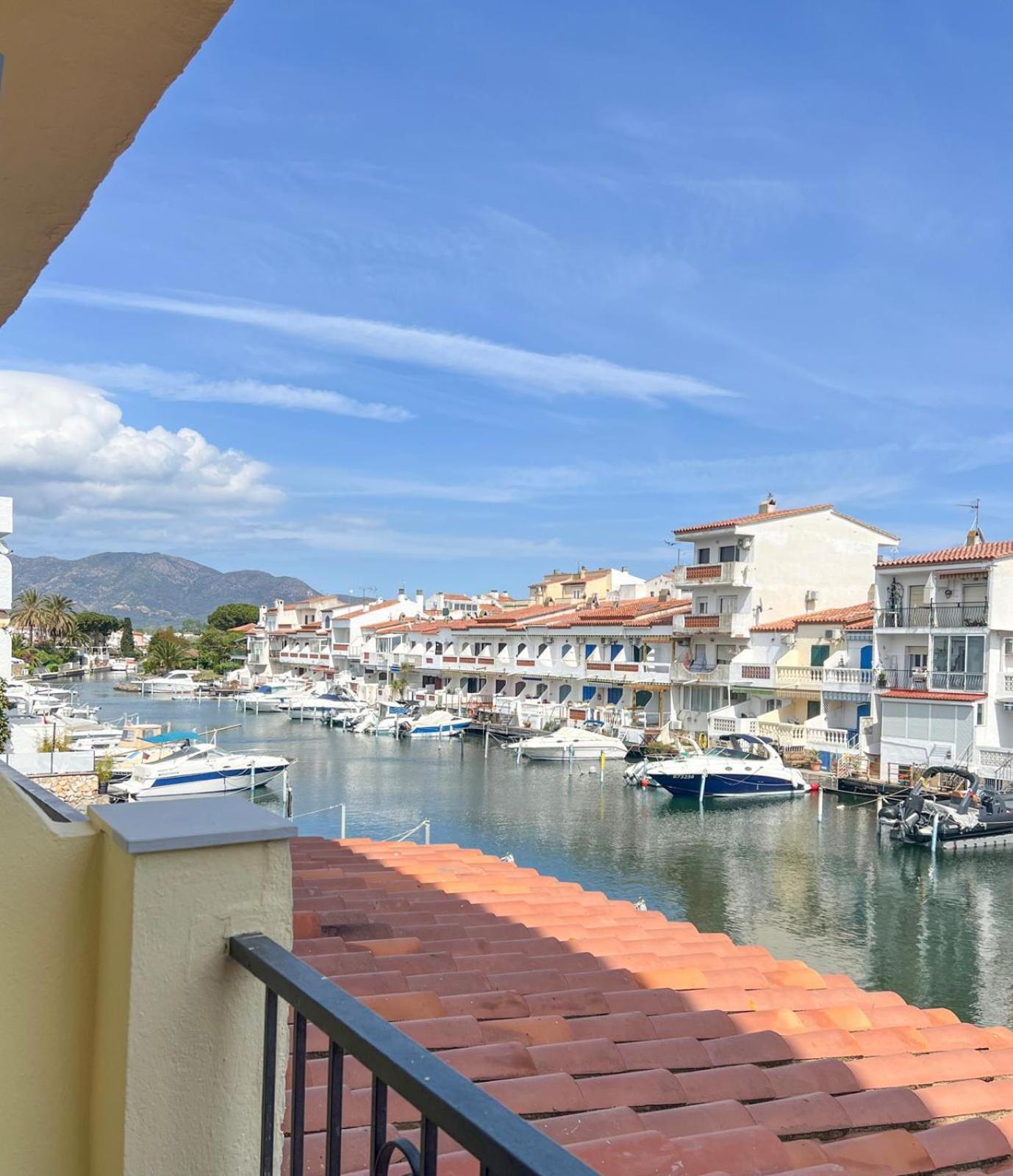 Hotel Portofino By Insidehome Empuriabrava Kültér fotó