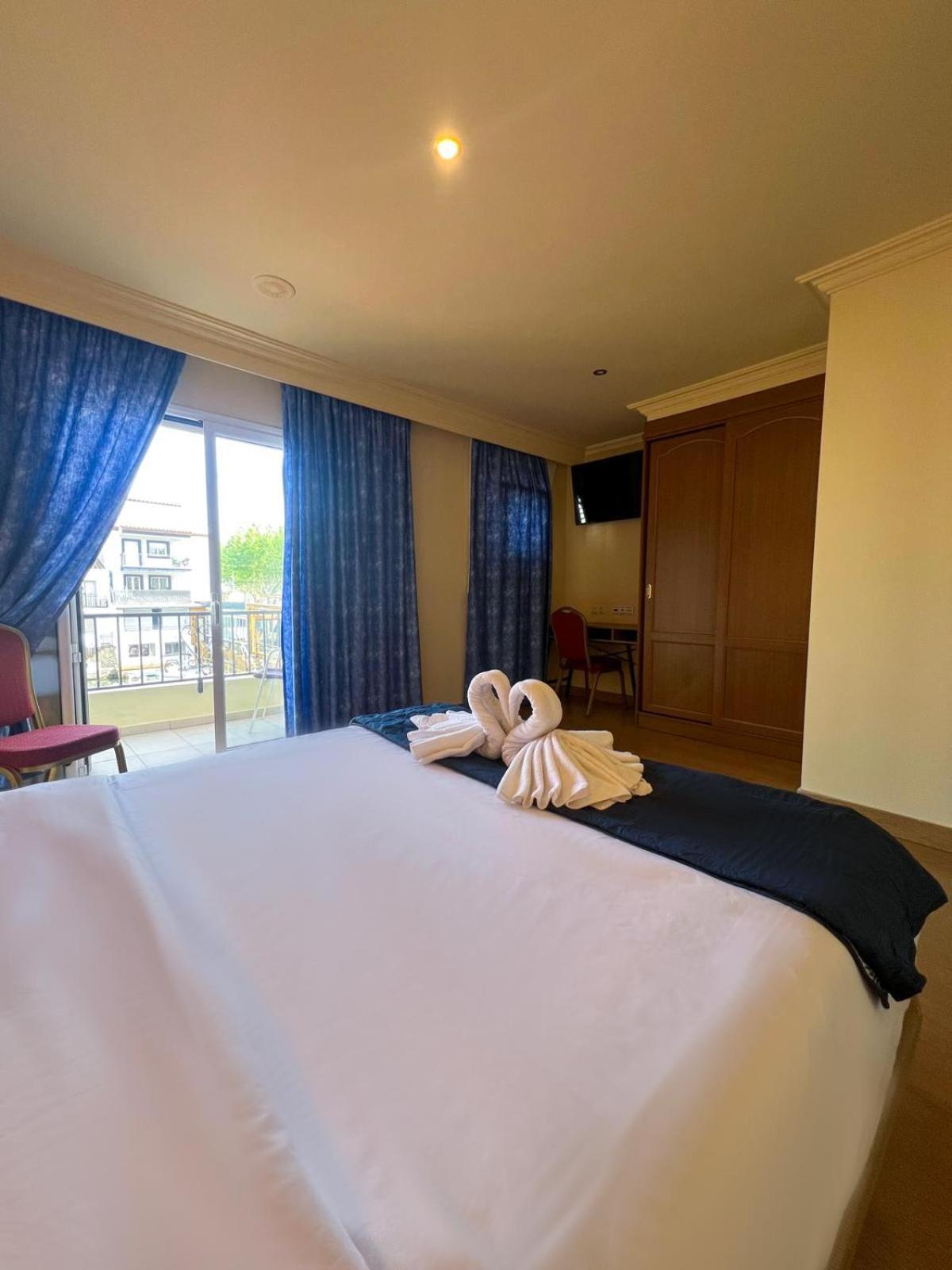 Hotel Portofino By Insidehome Empuriabrava Kültér fotó
