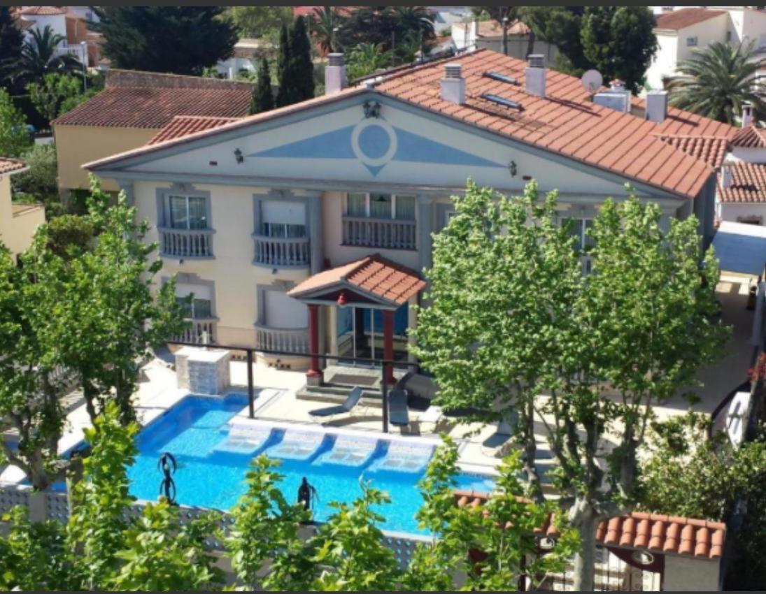 Hotel Portofino By Insidehome Empuriabrava Kültér fotó