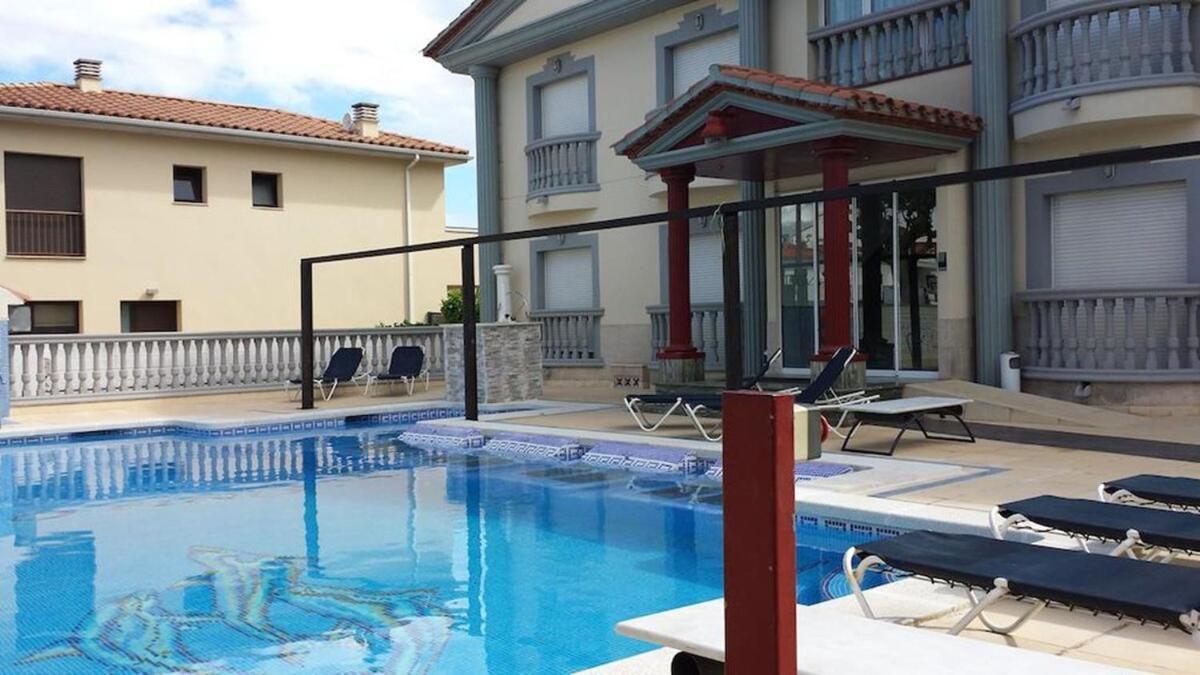 Hotel Portofino By Insidehome Empuriabrava Kültér fotó