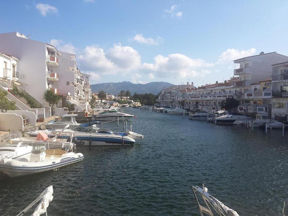 Hotel Portofino By Insidehome Empuriabrava Kültér fotó